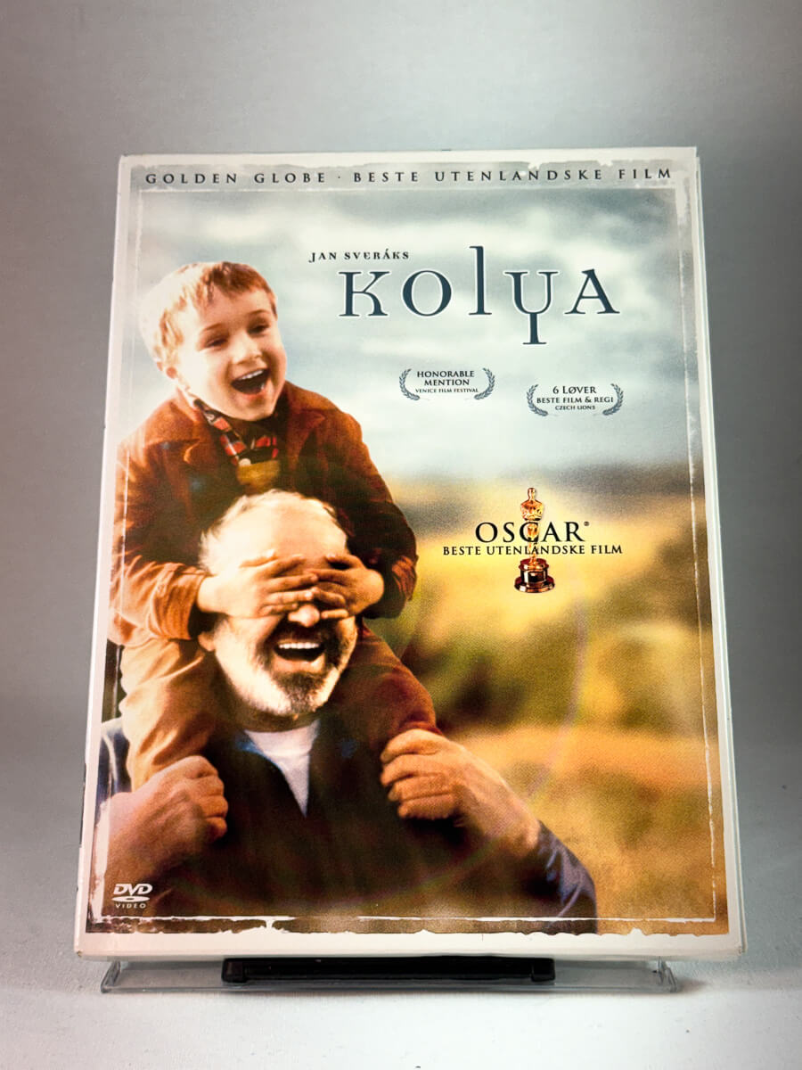 Forside av cover til Kolya, bruktfilm hos nettbutikken Brukbar Film