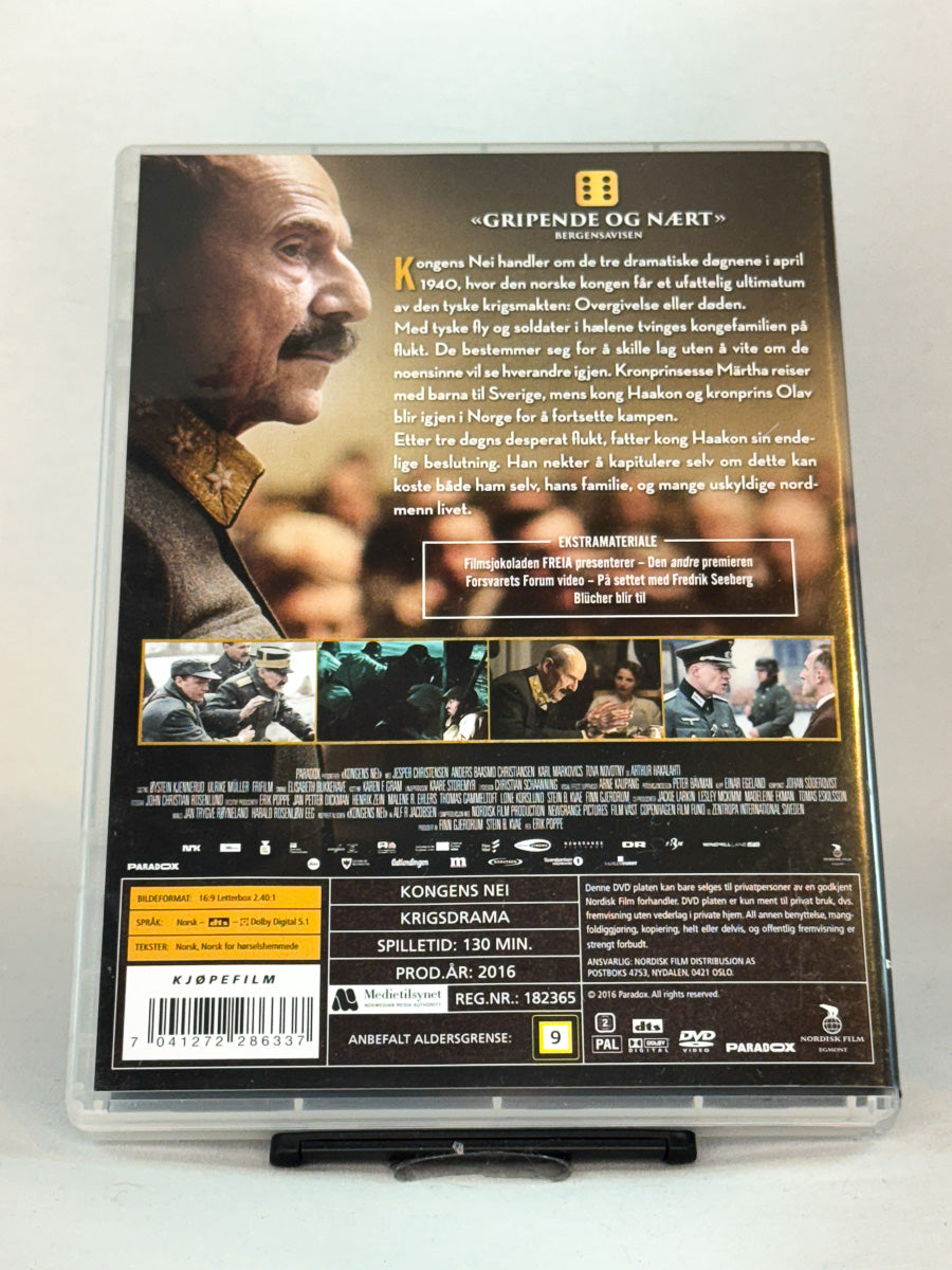 Bakside av DVD-cover til Kongens nei (2016) – intens norsk film om Kong Haakon VIIs valg under invasjonen i 1940 – original brukt DVD-utgave tilgjengelig hos Brukbar Film.