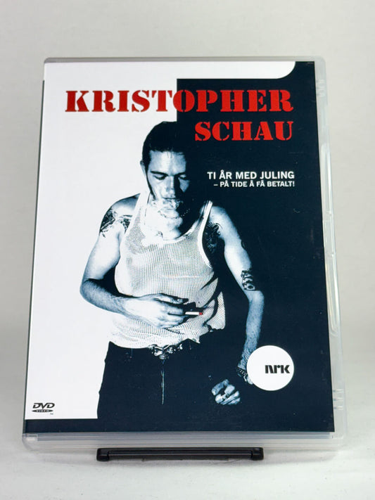 DVD-forside til filmen Kristopher Schau – Ti år med juling
Originalt cover brukt for produktbilde i nettbutikken Brukbar Film
