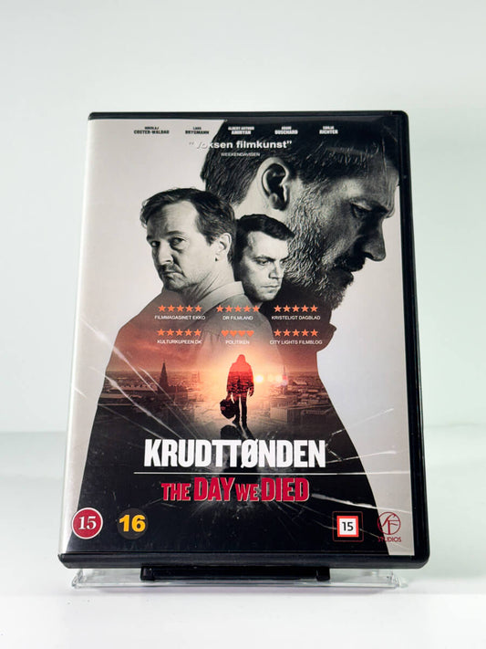 Forside av cover til krudttonden the day we died, bruktfilm på DVD hos Brukbar Film