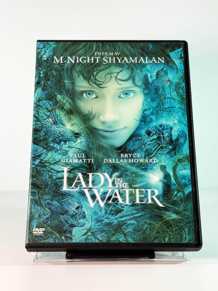 Forside av cover til Lady in the Water, bruktfilm hos nettbutikken Brukbar Film