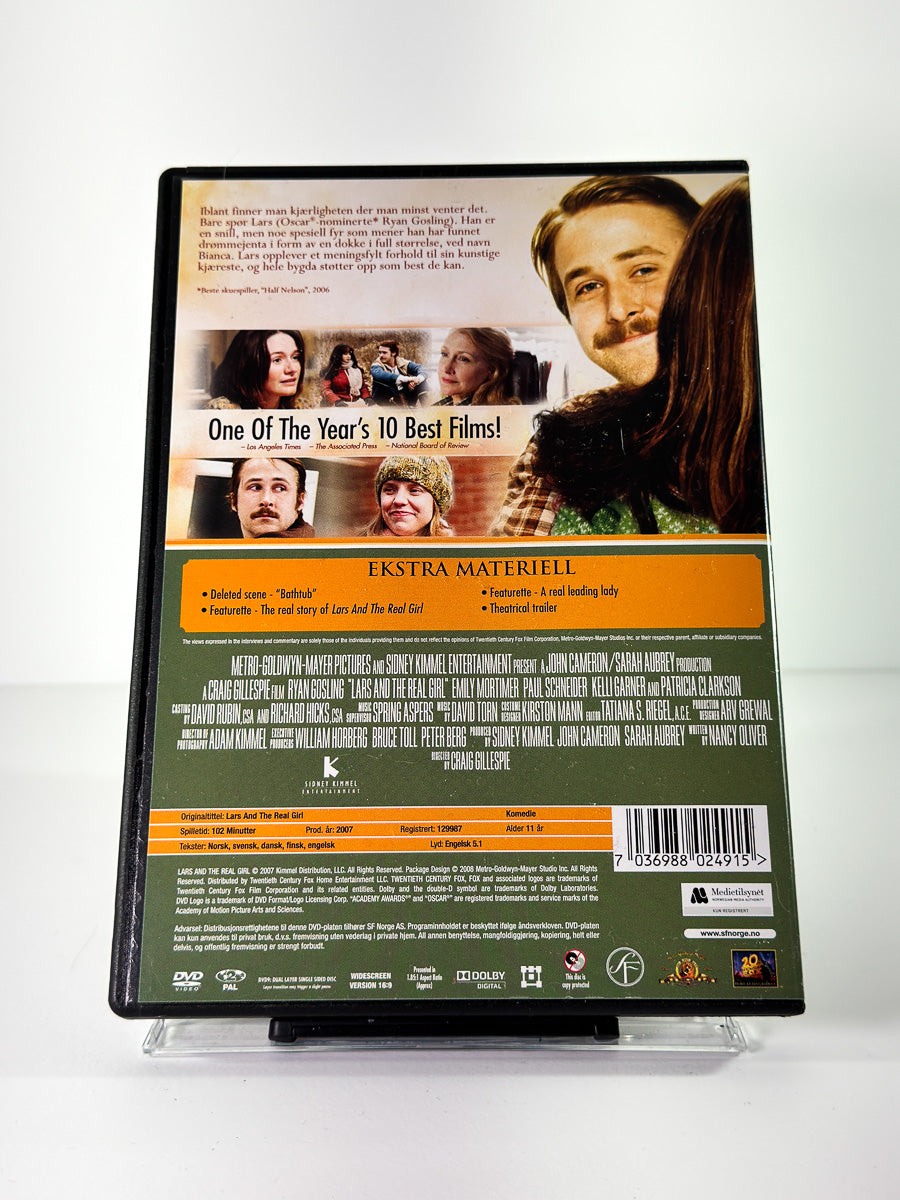 Bakside av cover til Lars and the Real Girl, brukt original DVD hos Brukbar Film