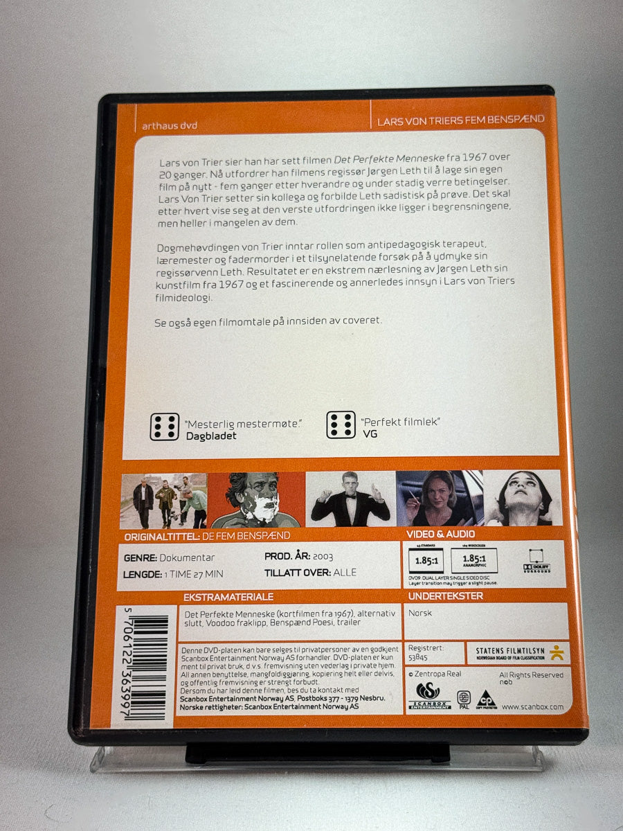 Bakside av DVD-cover til Lars von Triers fem benspænd, teknisk info og innhold fra brukt DVD hos Brukbar Film.