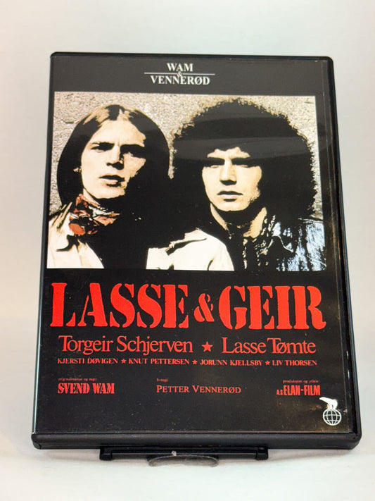 Forside av DVD-cover til Lasse & Geir (1976) – regissert av Svend Wam og Petter Vennerød, med Torgeir Schjerven og Lasse Tømte – brukt norsk filmklassiker på DVD hos Brukbar Film.