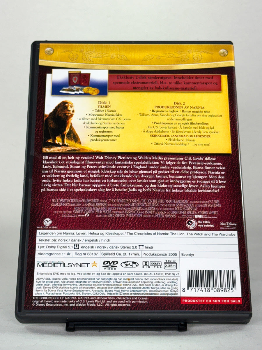 DVD-bakside til filmen Legenden om Narnia: Løven, Heksa og Klesskapet  Spesialutgave
Baksiden viser info, spesifikasjoner og eventuell ekstratekst – produktbilde fra nettbutikken Brukbar Film