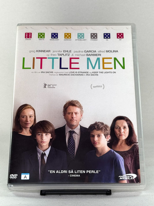 Forside av DVD-cover til Little Men med Greg Kinnear, Jennifer Ehle og Alfred Molina – drama om vennskap og familiekonflikter regissert av Ira Sachs – brukt DVD tilgjengelig hos Brukbar Film.