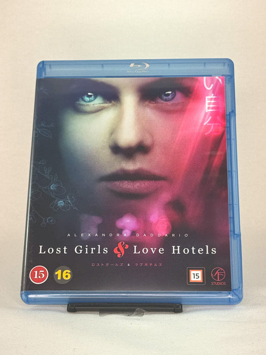 Blu-ray-cover forside av Lost Girls & Love Hotels – brukt drama og erotisk thriller på DVD og Blu-ray fra Brukbar Film