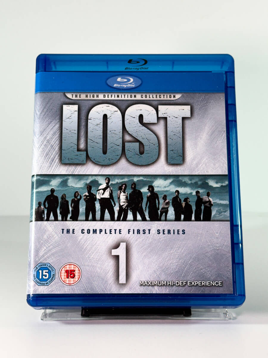 Forside av cover til lost – the complete first season, bruktfilm på Blu-ray hos Brukbar Film