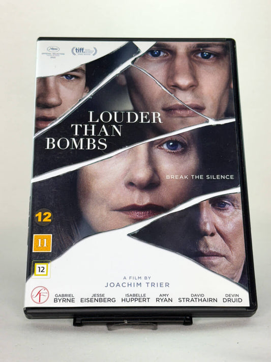 Forside av DVD-cover til Louder Than Bombs – kritikerrost familiedrama av Joachim Trier med Jesse Eisenberg og Isabelle Huppert, brukt DVD hos Brukbar Film.