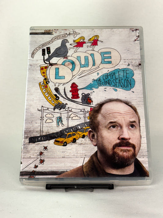 Brukt DVD-boks Louie – The Complete Second Season – forside av cover til den Emmy-nominerte komedieserien med Louis C.K., original utgivelse hos Brukbar Film