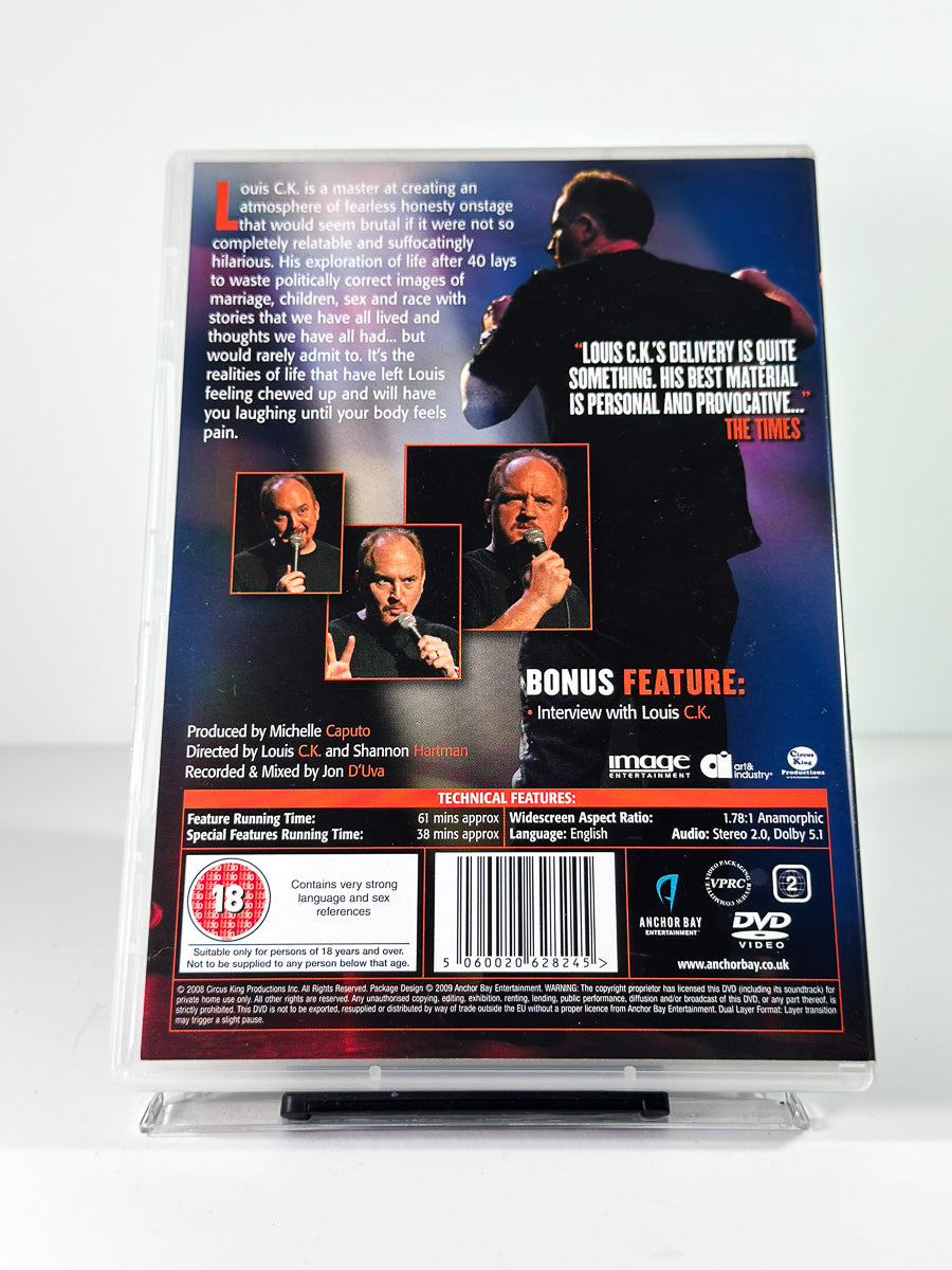 Bakside av cover til Louis C.K.: Chewed Up på DVD hos Brukbar Film