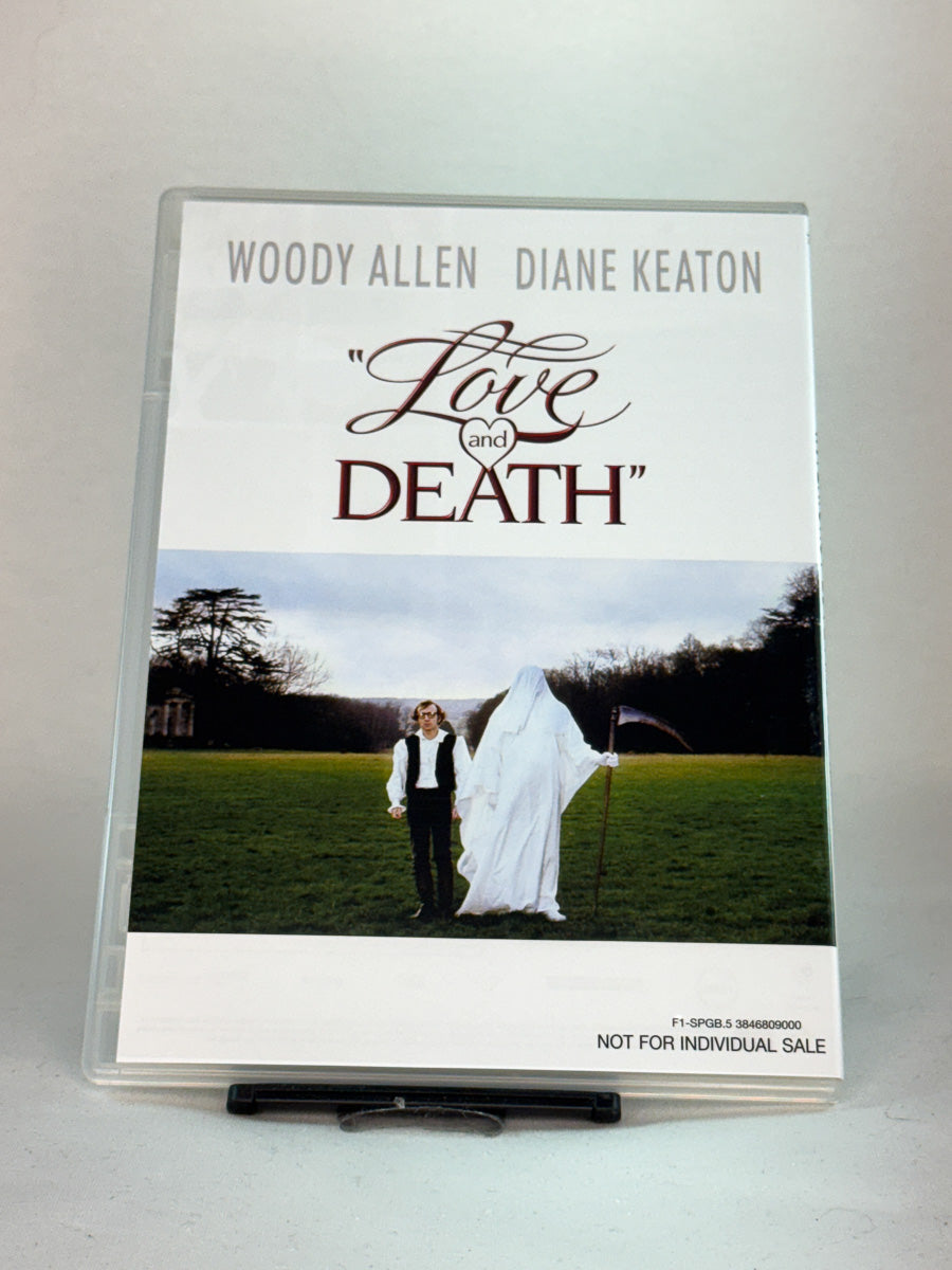 Forside av DVD-cover til Love and Death – satirisk komedie av Woody Allen med Diane Keaton, brukt DVD-utgave tilgjengelig hos Brukbar Film.