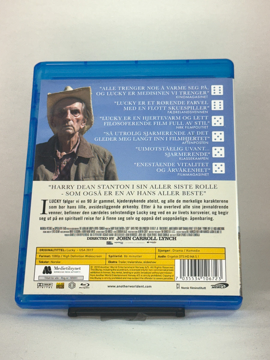 Bakside av Blu-ray-cover til Lucky – John Carroll Lynchs anerkjente film om tro, tvil og tilværelse, brukt Blu-ray hos Brukbar Film.