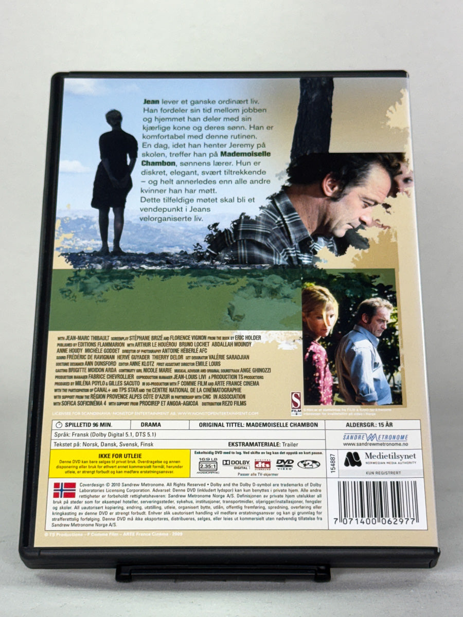 Bakside av DVD-coveret til Mademoiselle Chambon – fransk drama, synopsis og spesifikasjoner, brukt DVD fra Brukbar Film