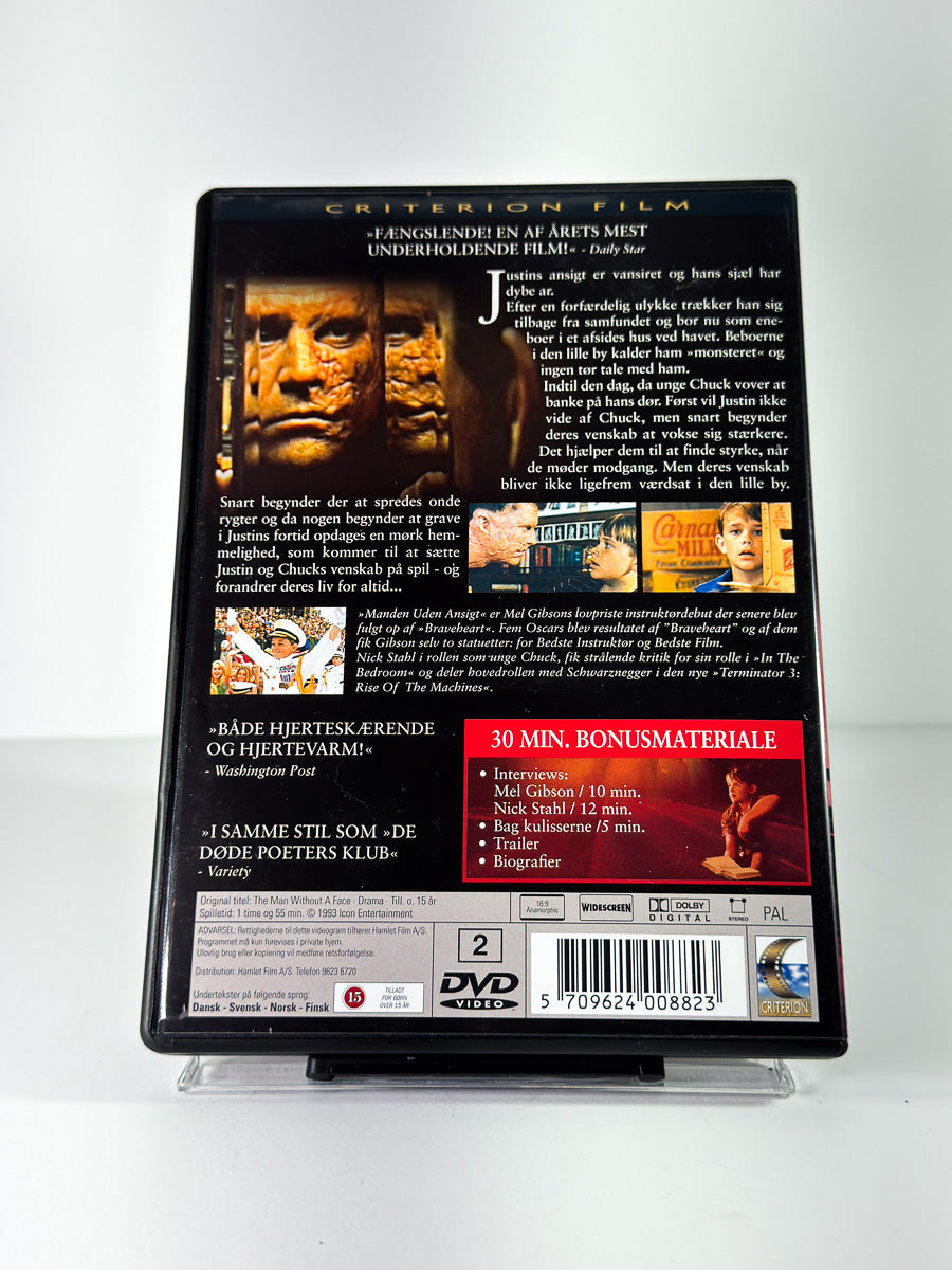Bakside av cover til Manden uden ansigt på DVD