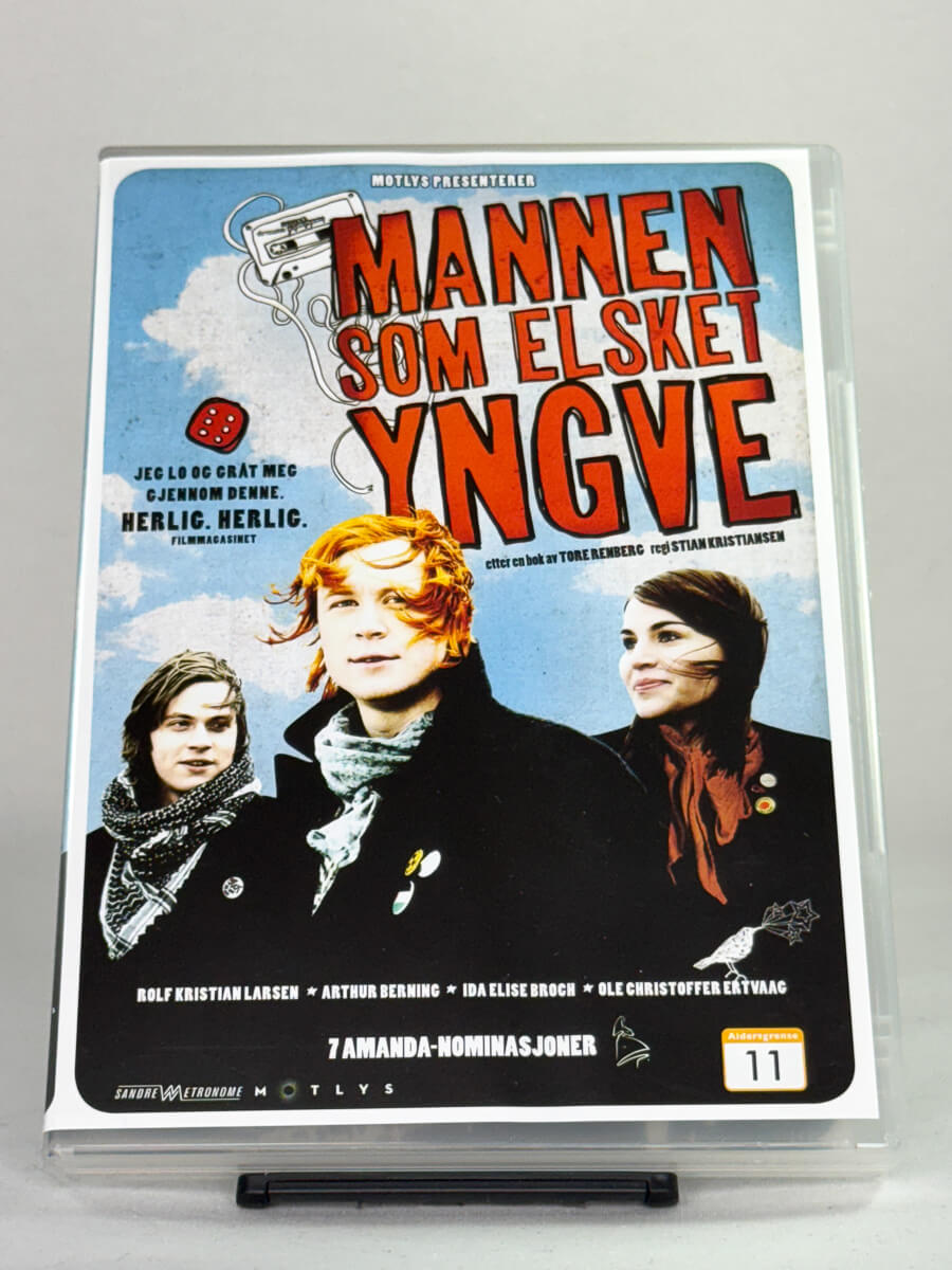 DVD-forside til filmen Mannen som elsket Yngve
Originalt cover brukt for produktbilde i nettbutikken Brukbar Film