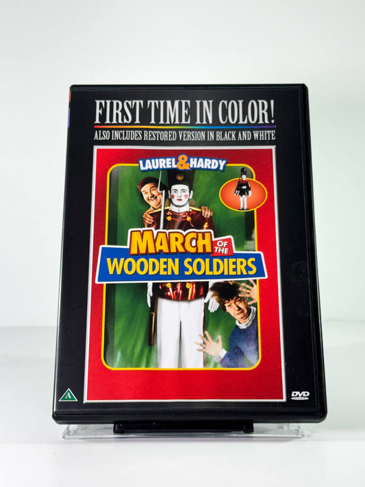 Forside av cover til March of the Wooden Soldiers, bruktfilm hos nettbutikken Brukbar Film