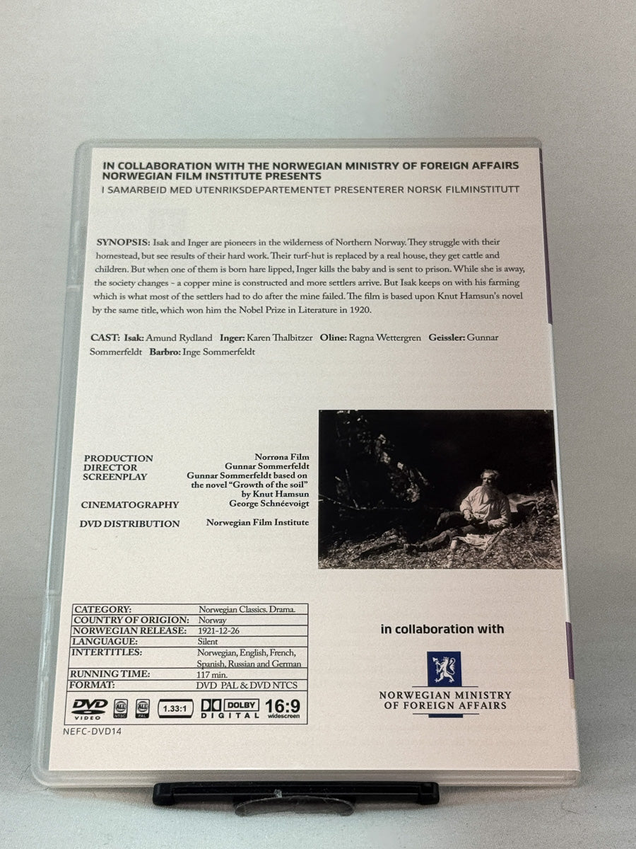 Bakside av DVD-cover til Markens grøde – norsk stumfilm fra 1921 basert på Knut Hamsuns roman, brukt utgave fra Norwegian Film Institute hos Brukbar Film.