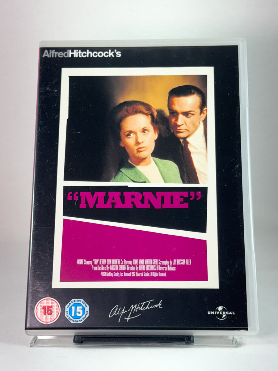 Forside av DVD-cover til Marnie – Hitchcock-drama med Tippi Hedren og Sean Connery, brukt film hos Brukbar Film.
