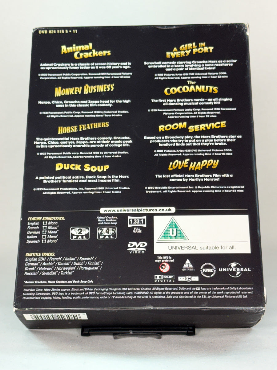 Bakside av DVD-boksen The Marx Brothers – 8 Movie Collection – inkluderer åtte av brødrenes største filmer, brukt originalfilm fra Brukbar Film