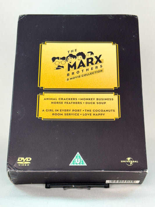 Forside av DVD-boksen The Marx Brothers – 8 Movie Collection – klassiske komediefilmer samlet i en spesialutgave, brukt DVD hos Brukbar Film