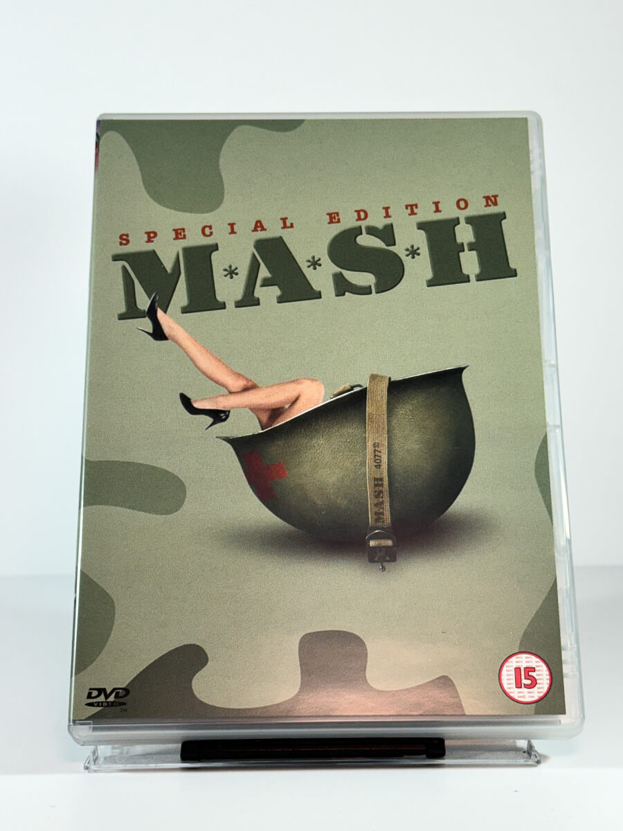 Forside av cover til MAS*H, bruktfilm hos nettbutikken Brukbar Film