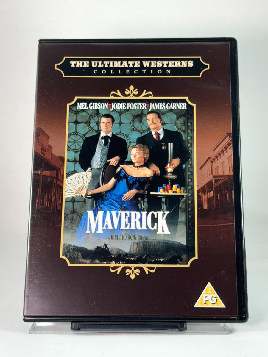 Forside av DVD-cover til Maverick – westernkomedie med Mel Gibson, Jodie Foster og James Garner, brukt film hos Brukbar Film.