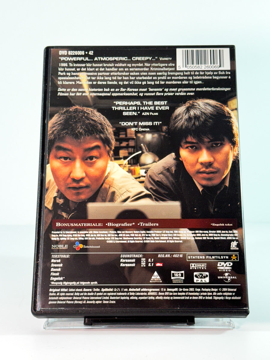 Bakside av cover til memories of murder, brukt original DVD hos Brukbar Film