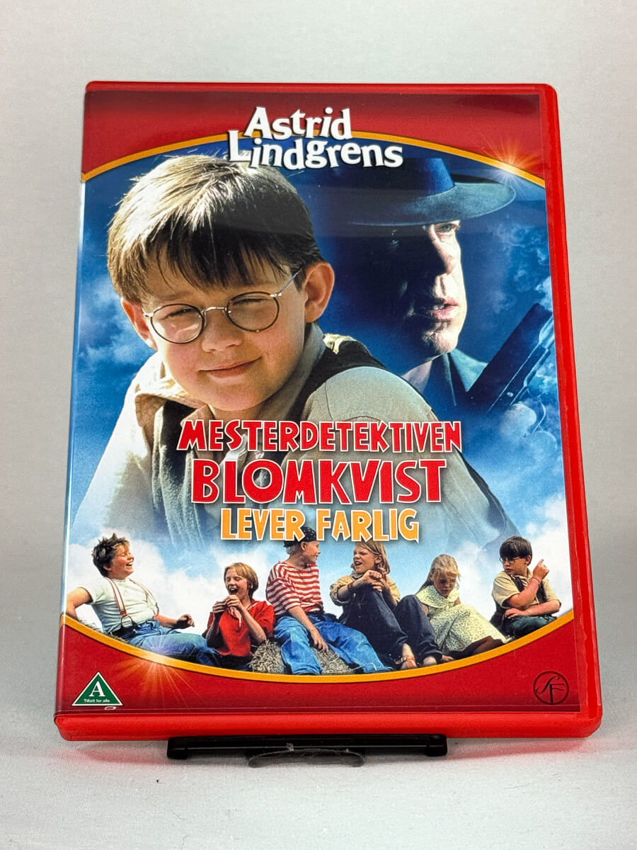 Forside av DVD-cover til Mesterdetektiven Blomkvist lever farlig, bruktfilm hos nettbutikken Brukbar Film