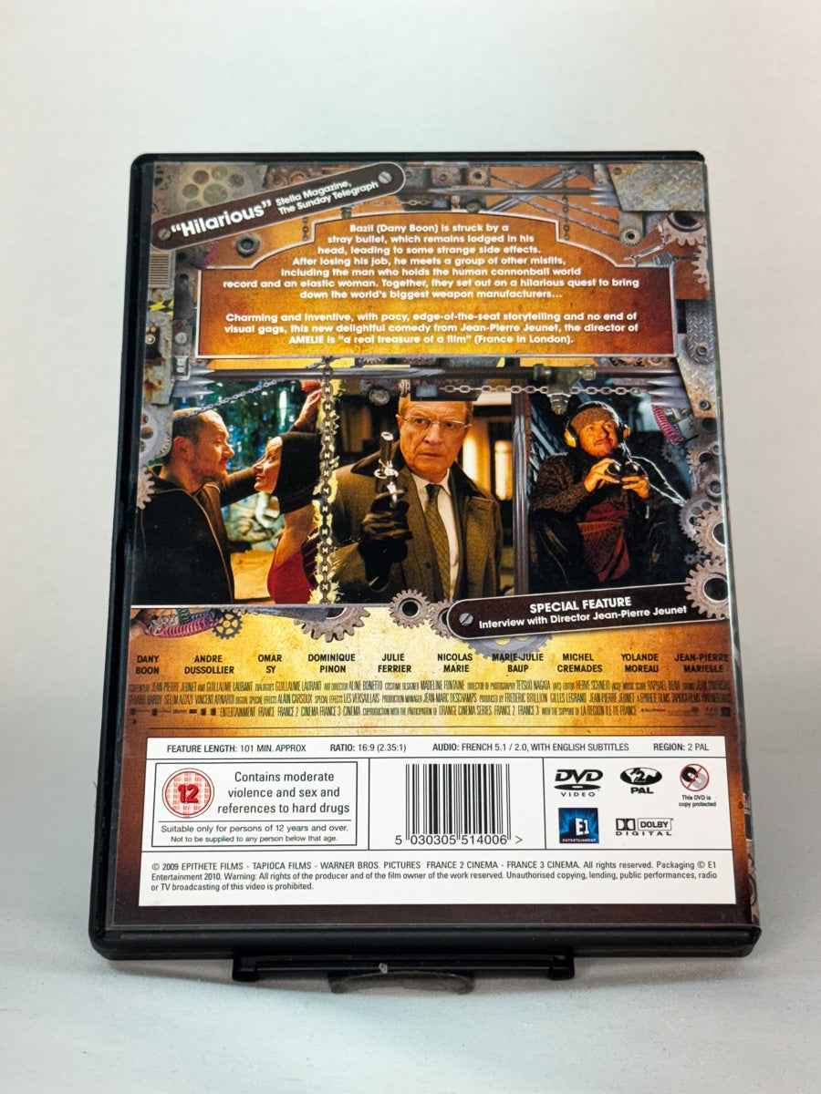 Bakside av DVD-cover til Micmacs, bruktfilm hos nettbutikken Brukbar Film