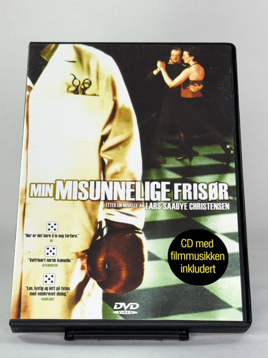 DVD-forside til filmen Min misunnelige frisør
Originalt cover brukt for produktbilde i nettbutikken Brukbar Film
