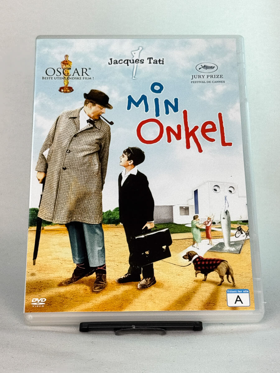 Forside av DVD-cover til Min onkel av Jacques Tati – Oscar-vinnende fransk komedieklassiker, brukt DVD hos Brukbar Film.