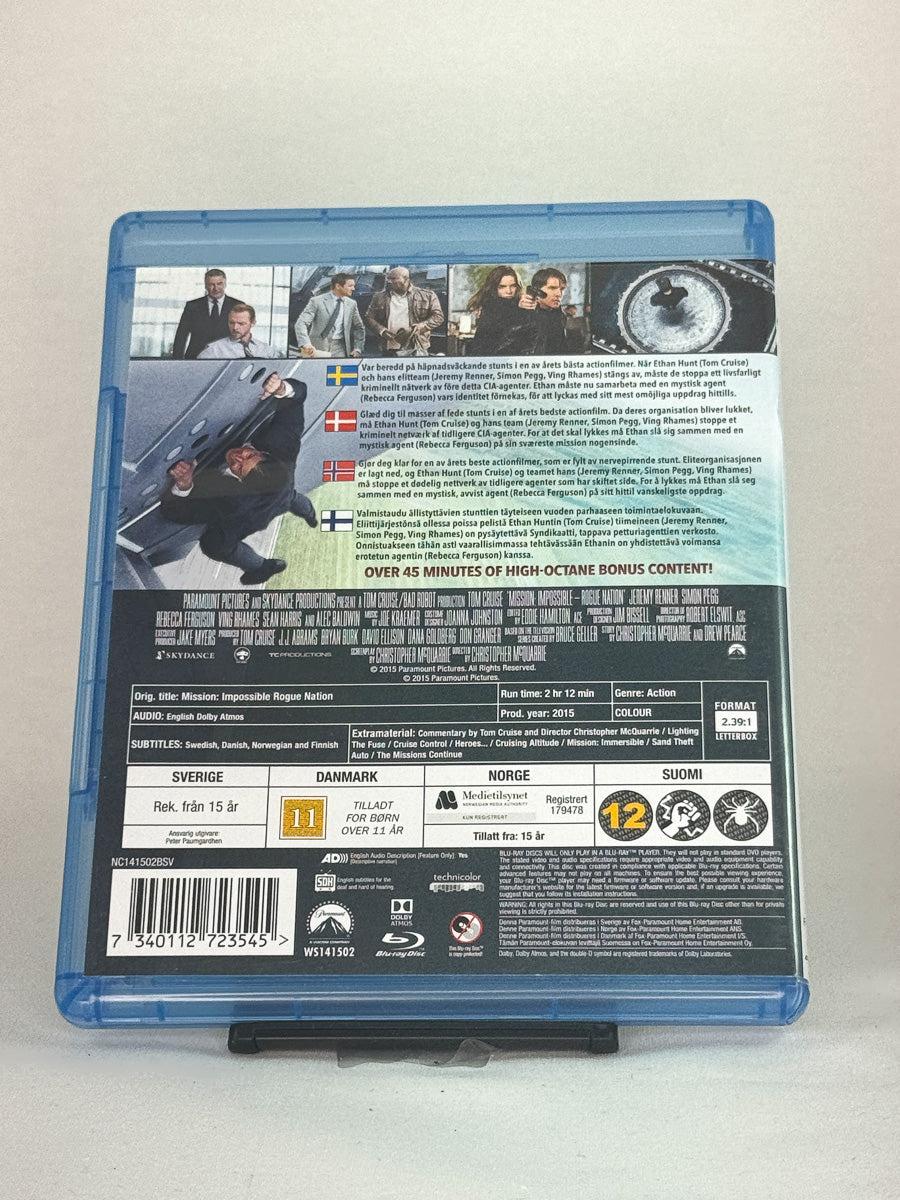 Bakside av Blu-ray-cover til Mission: Impossible – Rogue Nation – intens actionthriller med Tom Cruise som Ethan Hunt, brukt Blu-ray hos Brukbar Film.