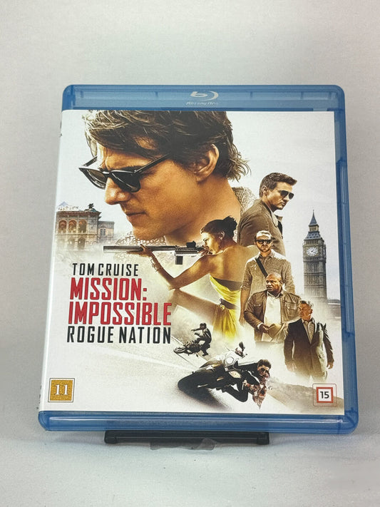 Forside av Blu-ray-cover til Mission: Impossible – Rogue Nation med Tom Cruise – høyoktans spionaction fra den populære filmserien, brukt Blu-ray hos Brukbar Film.