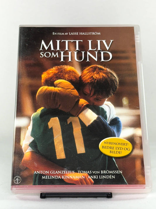 DVD-forside til filmen Mitt liv som hund
Originalt cover brukt for produktbilde i nettbutikken Brukbar Film