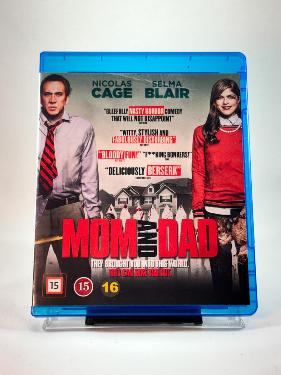 Forside av Blu-ray-cover til Mom and Dad, bruktfilm hos nettbutikken Brukbar Film