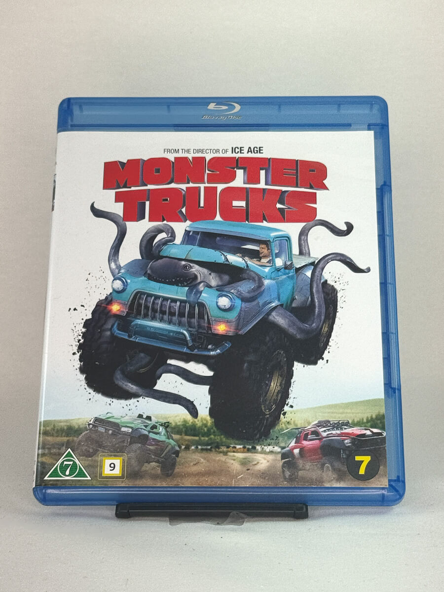 Forside av Blu-ray-cover til Monster Trucks – familievennlig eventyr fra regissøren av Ice Age, brukt Blu-ray hos Brukbar Film.