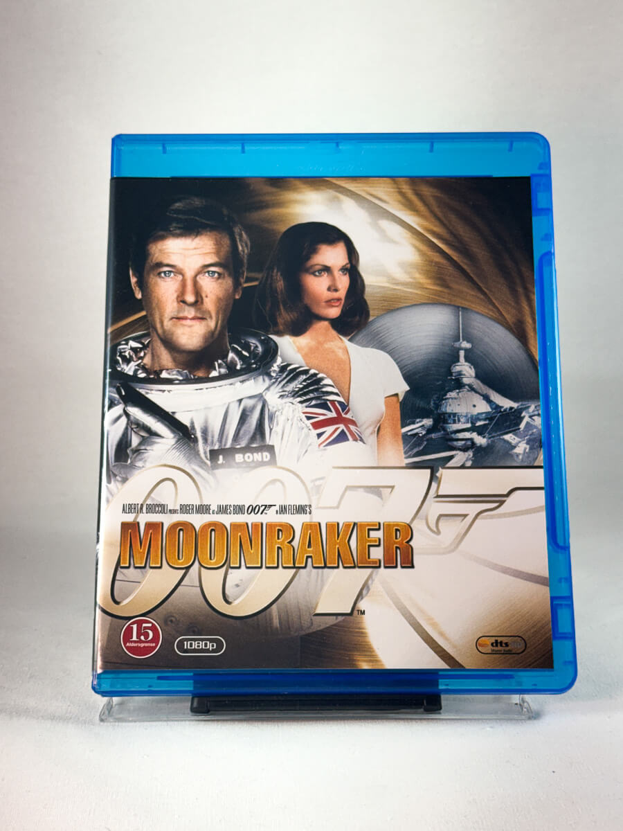 Forside av cover til Moonraker, brukt Blu-ray hos Brukbar Film