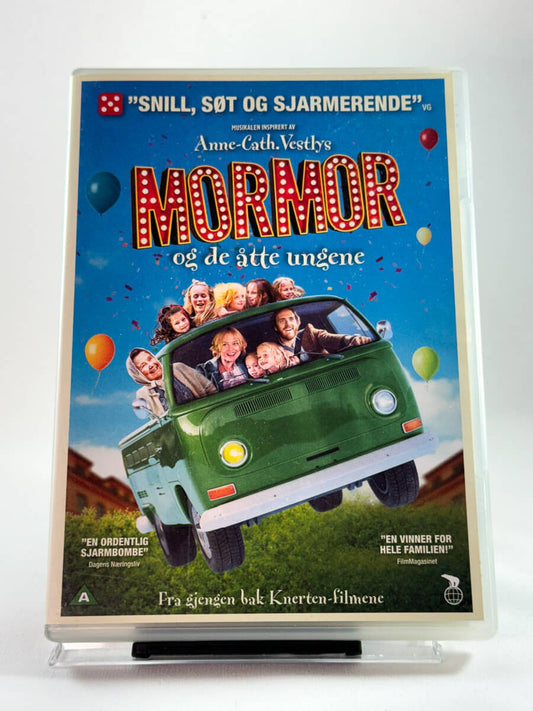 Forside av DVD-cover til Mormor og de åtte ungene med familievennlig motiv; brukt barne- og familiefilm på DVD hos Brukbar Film