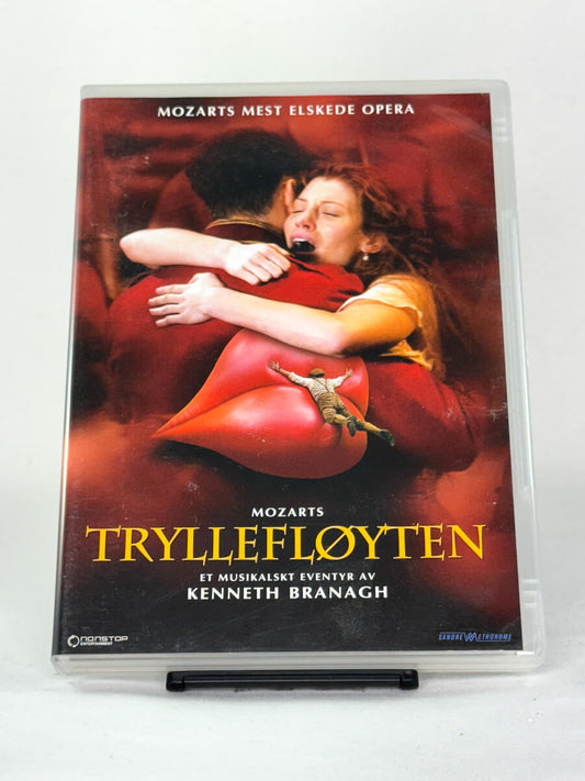Forside av DVD-cover til Mozarts Tryllefløyten, Kenneth Branaghs visuelt storslåtte tolkning av Mozarts opera – brukt musikkfilm på DVD hos Brukbar Film.