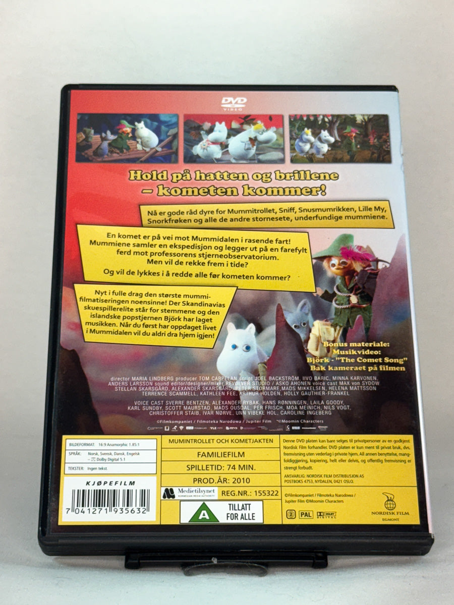 Bakside av DVD-cover til Mummitrollet – Kometen kommer – klassisk dukkefilm basert på Tove Janssons fortellinger, et eventyr for hele familien, brukt originalfilm på DVD hos Brukbar Film.