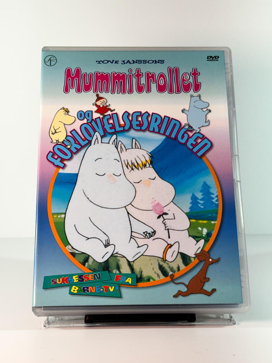 Forside av cover til Mummitrollet og forlovelsesringen, bruktfilm hos nettbutikken Brukbar Film