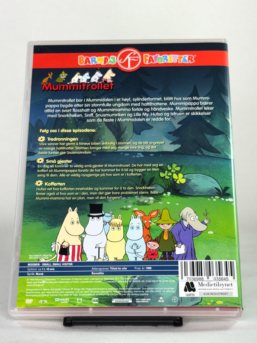 DVD-bakside til filmen Mummitrollet - Små gjester
Baksiden viser info, spesifikasjoner og eventuell ekstratekst – produktbilde fra nettbutikken Brukbar Film