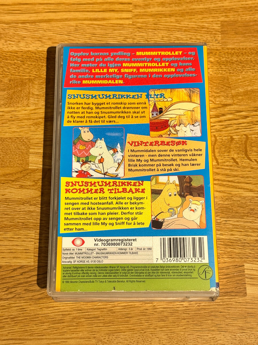 Bakside av cover til Mummitrollet – Snusmumrikken kommer tilbake på VHS