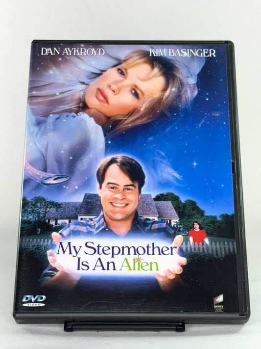 DVD-cover-forside til filmen My Stepmother Is an Alien – Brukt DVD fra nettbutikken Brukbar Film