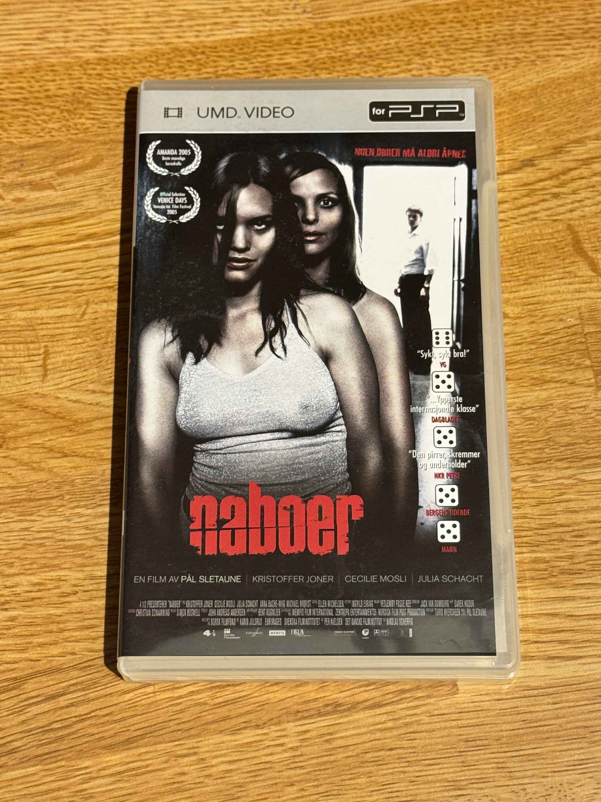 Forside av cover til Naboer, PSP UMD-utgivelse