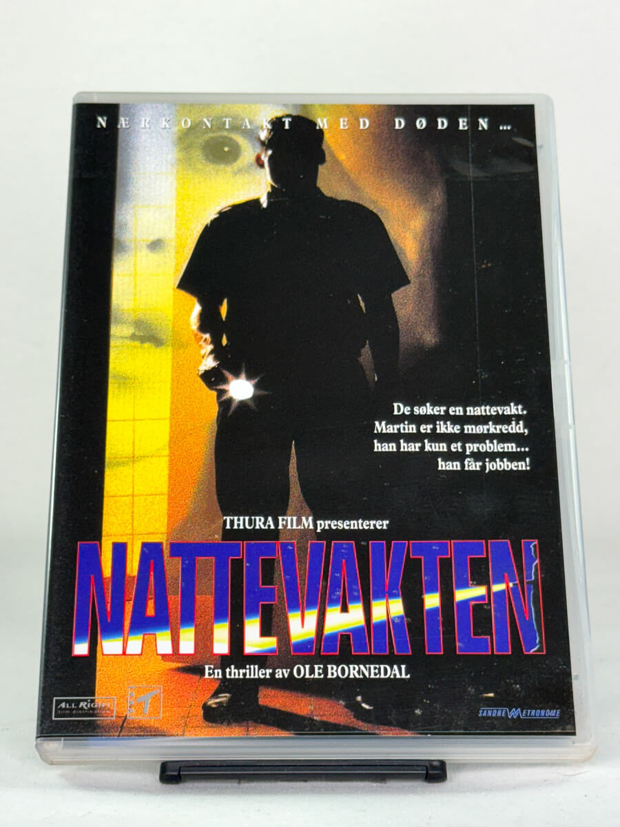 DVD-forside til filmen Nattevakten
Originalt cover brukt for produktbilde i nettbutikken Brukbar Film