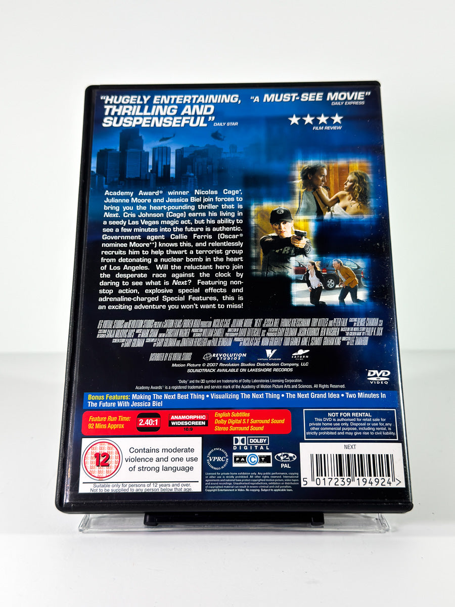 Bakside av cover til Next på DVD
