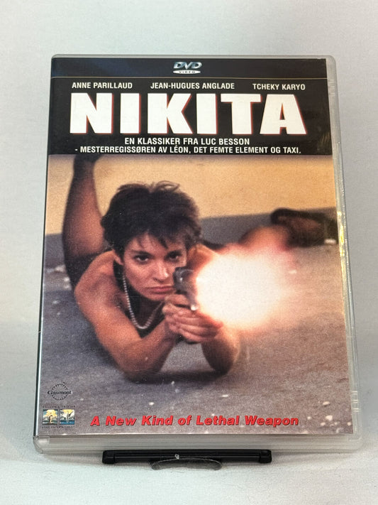 Forside av brukt DVD-utgave av Nikita, Luc Besson-klassiker med ikonisk motiv hos Brukbar Film
