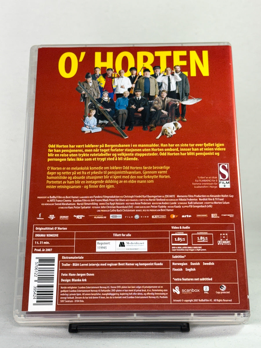 DVD-bakside til filmen O' Horten
Baksiden viser info, spesifikasjoner og eventuell ekstratekst – produktbilde fra nettbutikken Brukbar Film